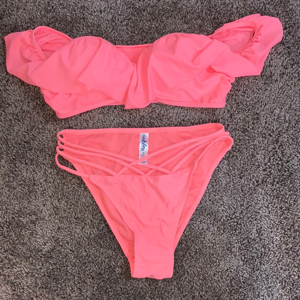Off the shoulder bikini